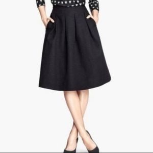 H&M Black Box-Pleated Midi Skirt w/Pockets! Size 6
